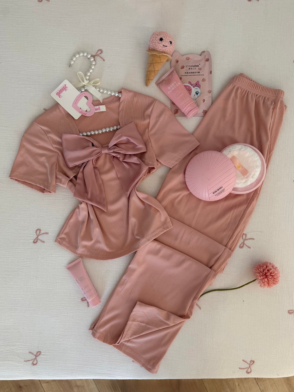 بيجامة الببيونة👌🏻🎀