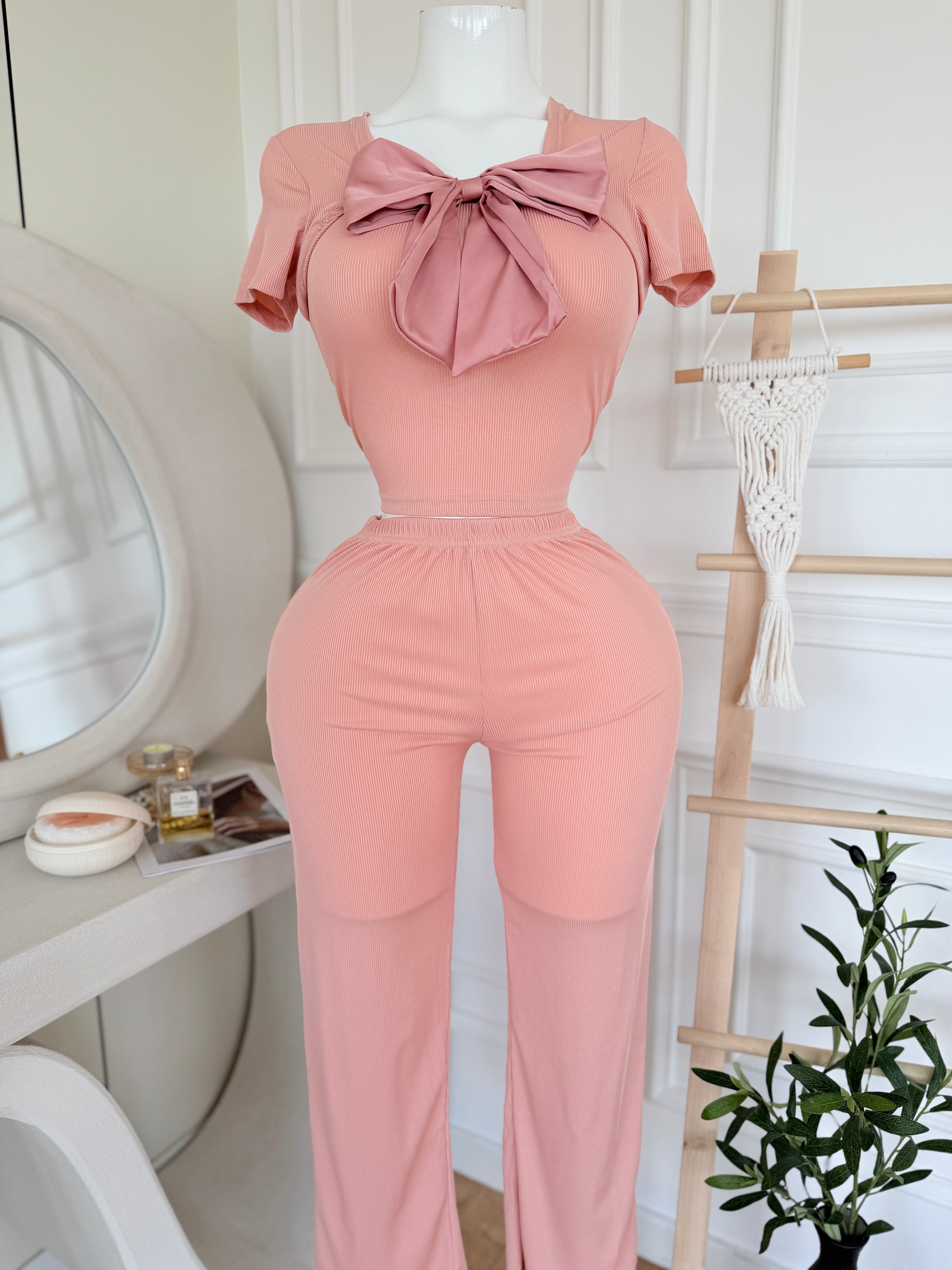 بيجامة ببيونة👌🏻🎀